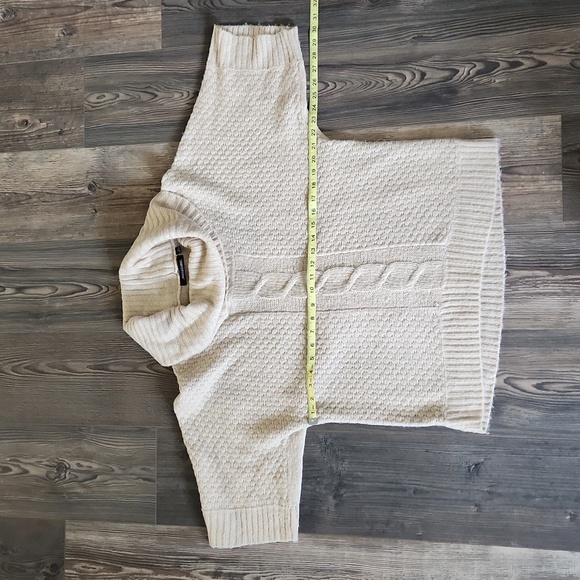 Notations Cowl Neck Short Sleeved Sweater. - Picture 4 of 5